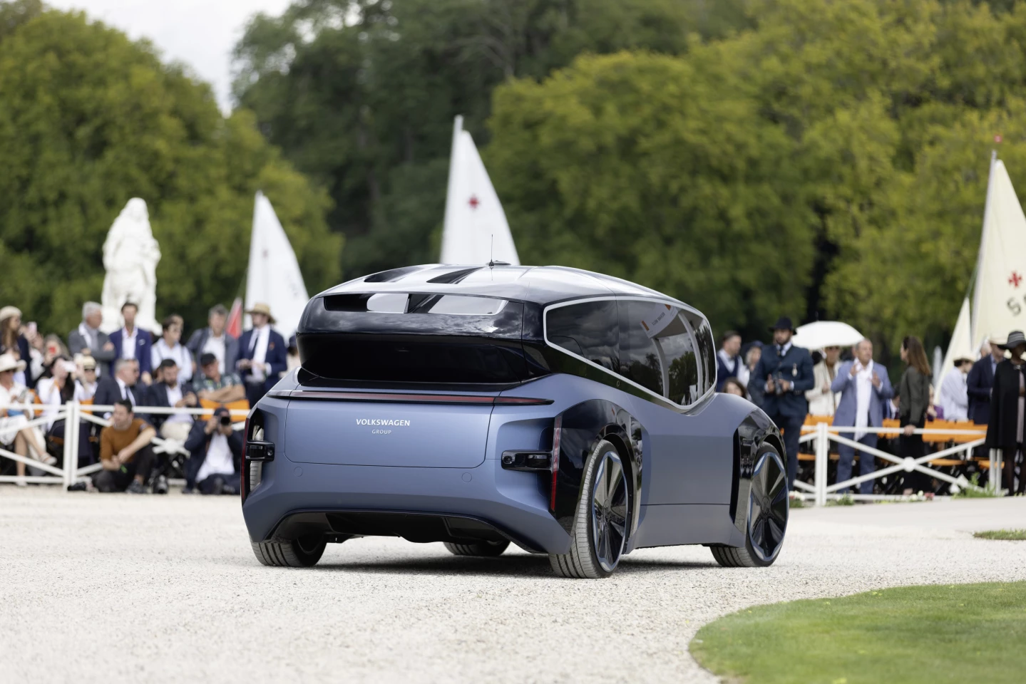 Porównanie uszkodzeń modeli Golf Passat Porównawcze zdjęcia VW Golf i Passat przed i po testach zderzeniowych