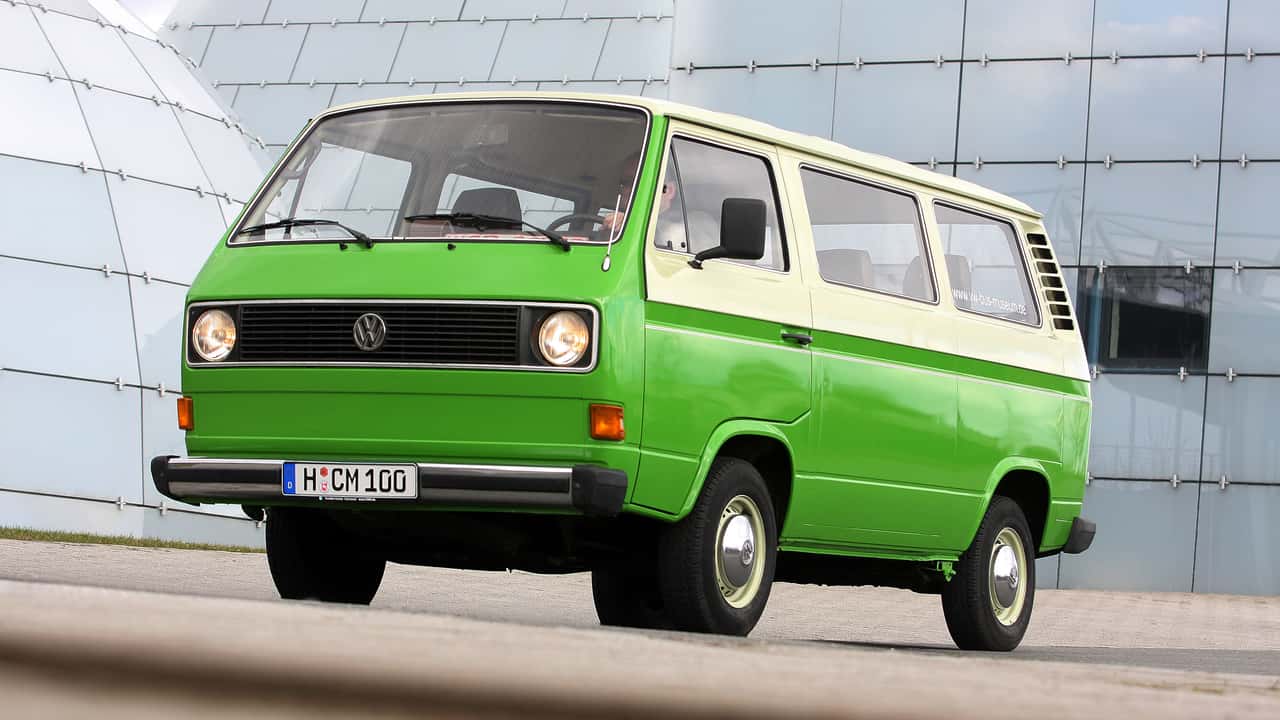 Montaż kultowego T1 w niemieckich fabrykach produkcja Volkswagena Transporter T1 w zakładach w latach 50. XX wieku