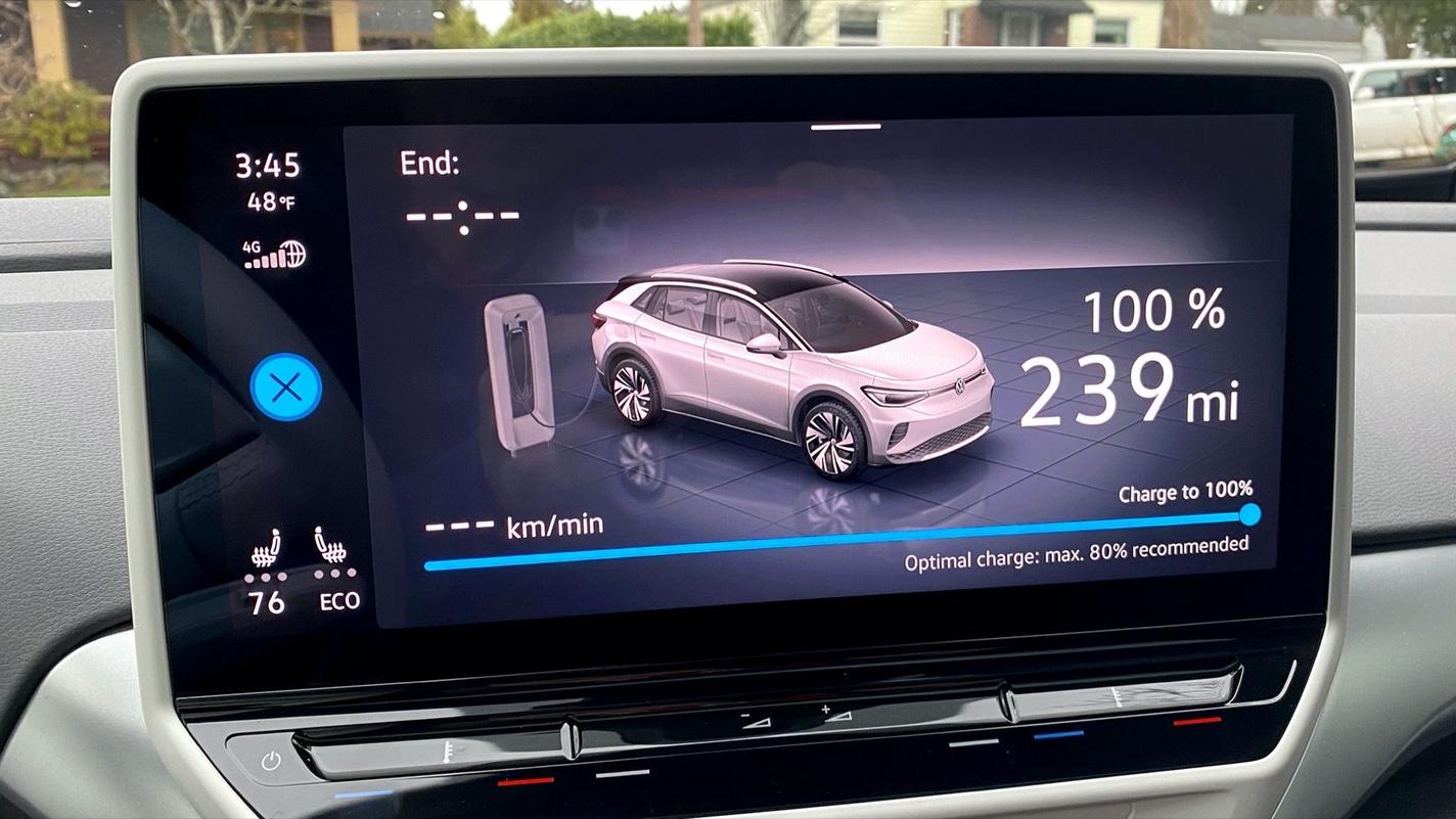 Domowe ładowanie samochodu elektrycznego Ładowanie Volkswagena ID z wallboxa w garażu