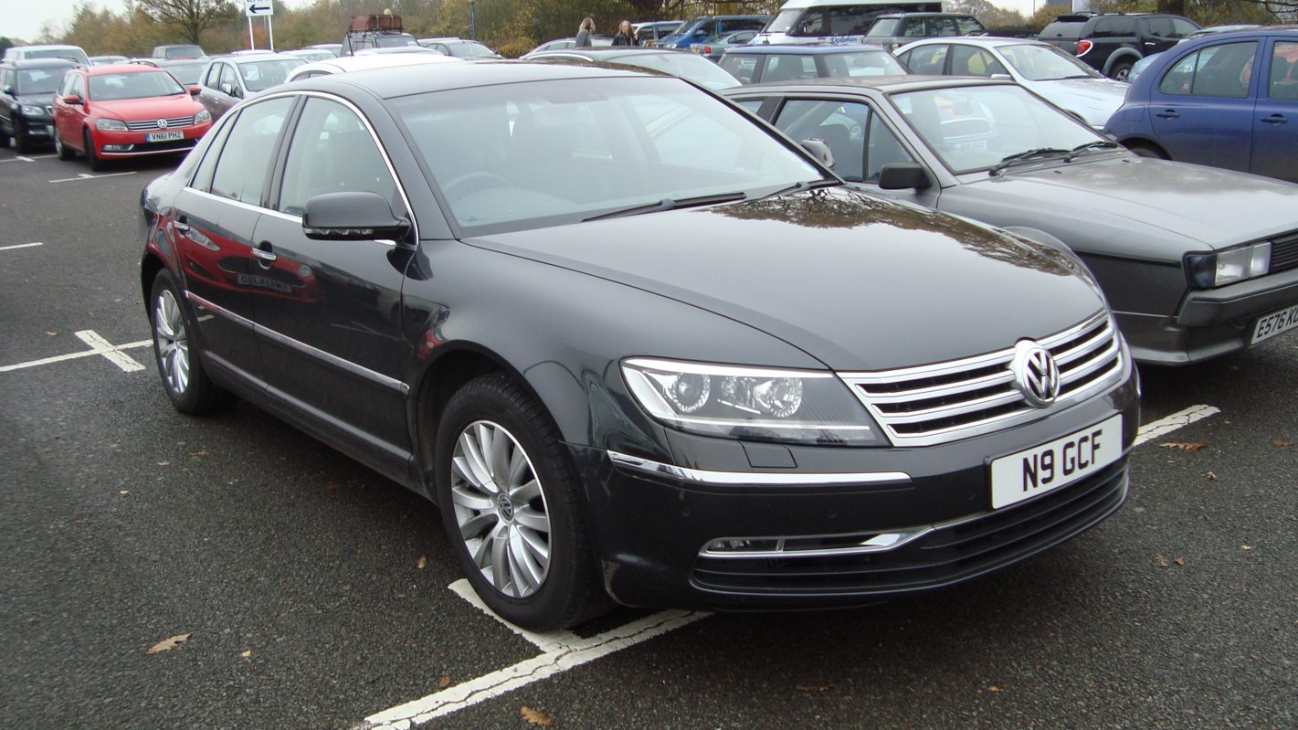 Phaeton montowany w szklanej manufakturze Volkswagena vw phaeton produkcja fabryka szklana manufaktura